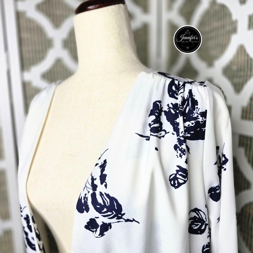 Zoe & Sam Blue and White Floral Bell Sleeves Long Tie V-Neck Blouse Size L - Picture 2 of 11